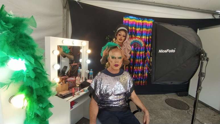 Laviignea ajuda Cicero a vivenciar experiência como Drag Queen 