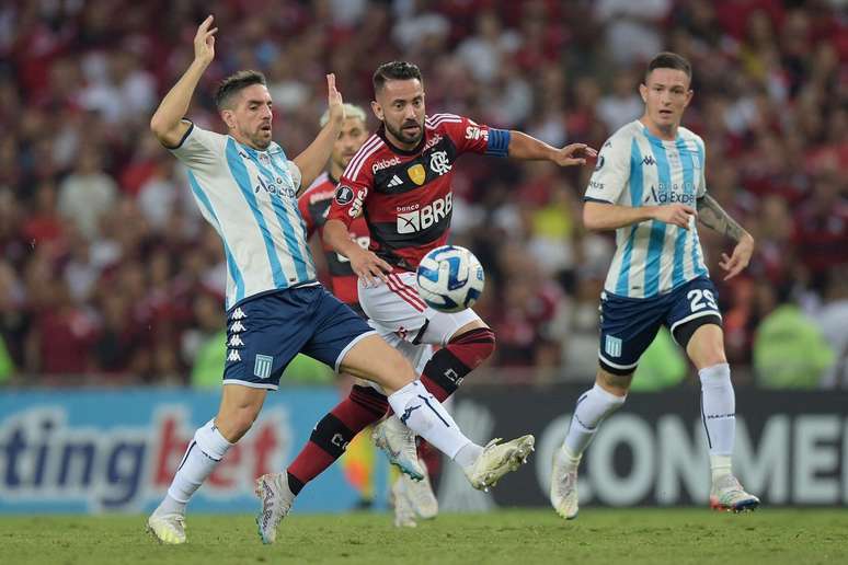 Flamengo derrotou o Racing em partida difícil, no Maracanã – Alexandre Loureiro/AFP