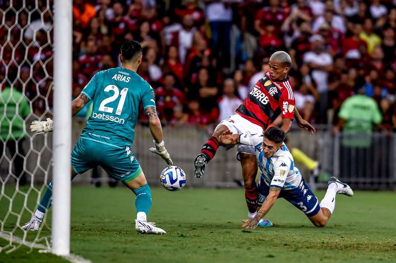 Wesley se emociona com primeiro gol pelo Flamengo e desabafa sobre