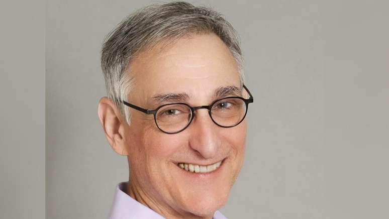 Hassan hoje &eacute; terapeuta especializado em seitas