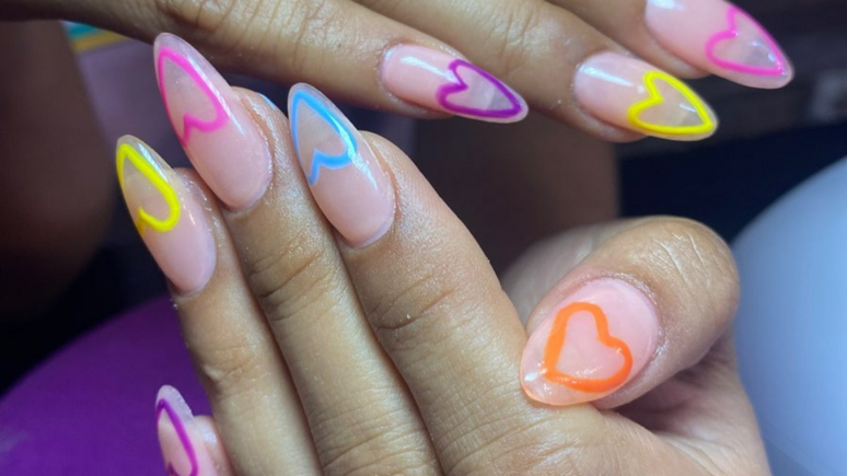 Nail art LGBTQIA+ 