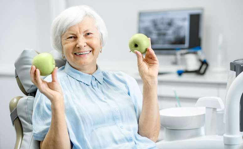 Do you have a dental implant?  See 6 tips on what you can eat