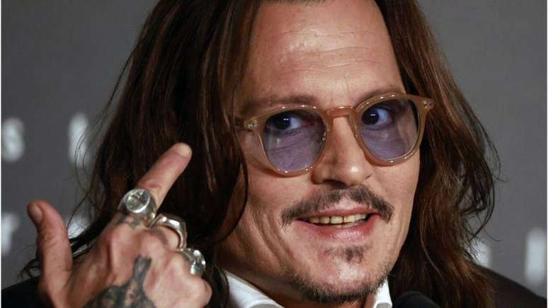 Johnny Depp interpreta o rei Luís 15 no seu primeiro filme em francês