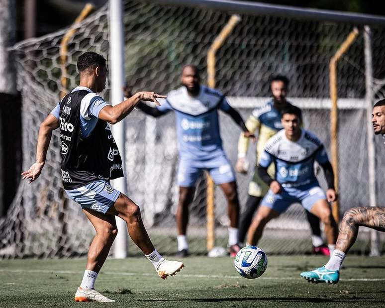 Santos x Coritiba: onde assistir ao vivo e horário