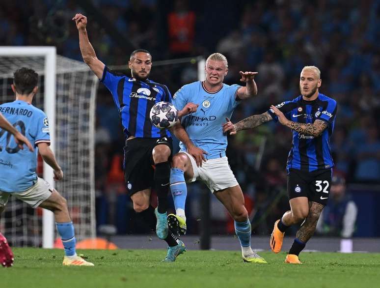 Haaland, bem marcado, passa em branco. Mas sai de campo campeão da Champions com o Manchester City – Divulgação Inter