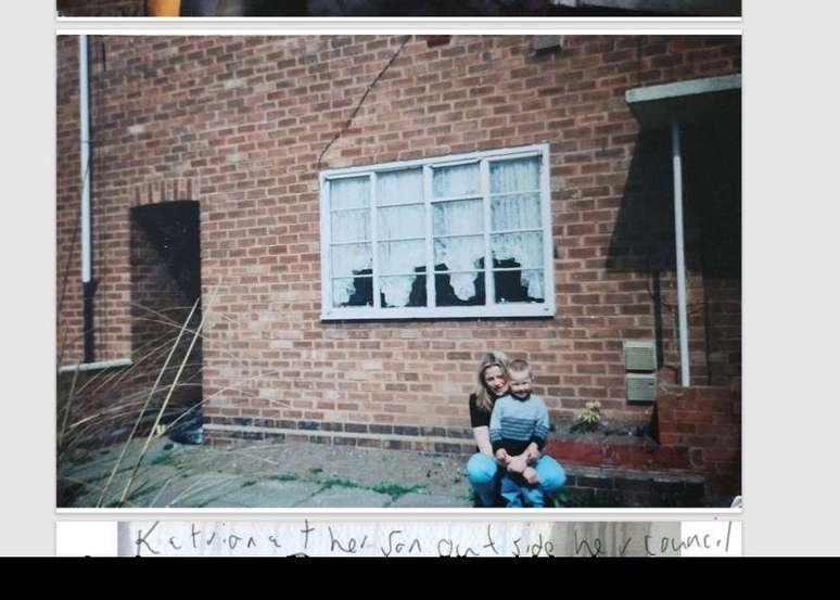 Katriona O'Sullivan e seu filho em 1996