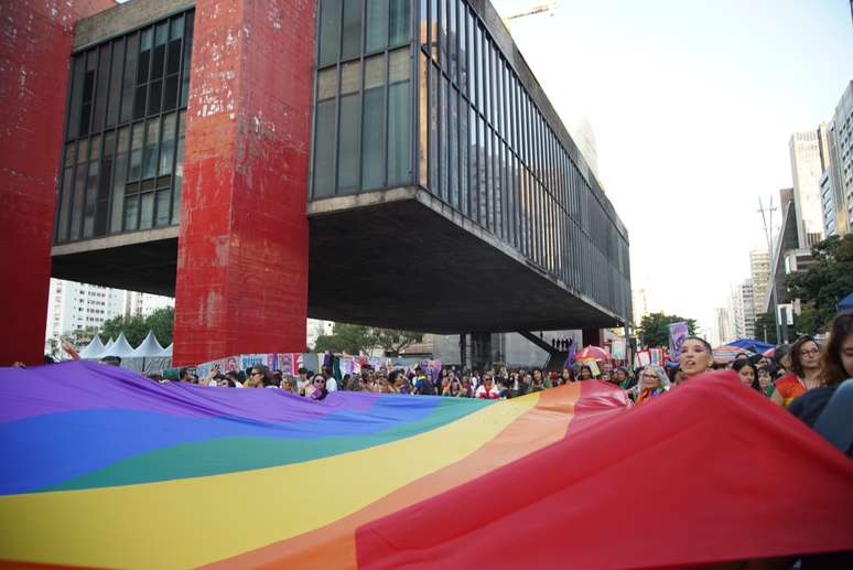 Caminhada de Mulheres Les-Bis Cis e Trans na Avenida Paulista, em São Paulo.