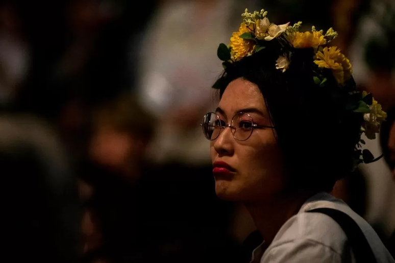 Mulher em protesto que ocorreu em 2019, após uma série de absolvições de estupro