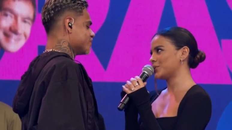 Bella Campos and MC Cabelinho charm when exchanging statements in ‘Altas Horas’