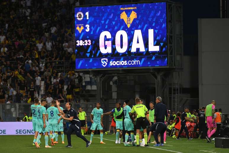 Vitória por 3 a 1 garantiu a permanência do Verona na primeira divisão da Itália –