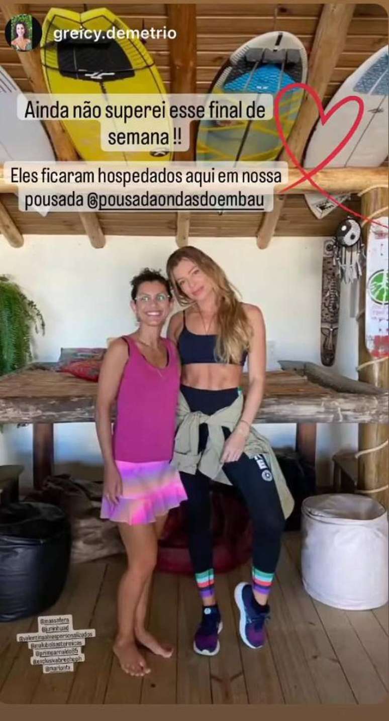 Businesswoman posing next to actress Grazi Massafera in an inn in Santa Catarina Businesswoman posing next to actress Grazi Massafera in an inn in Santa Catarina
