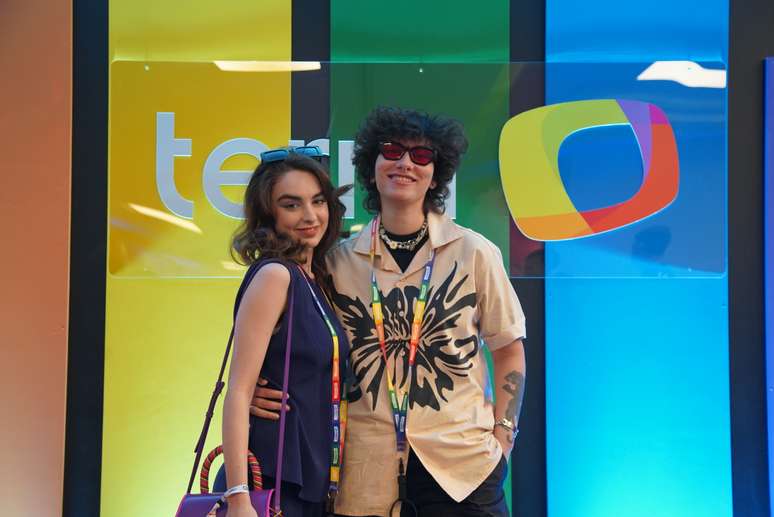 Bel Moreira e Halana no meeting point do Terra da 27ª Parada do Orgulho LGBT