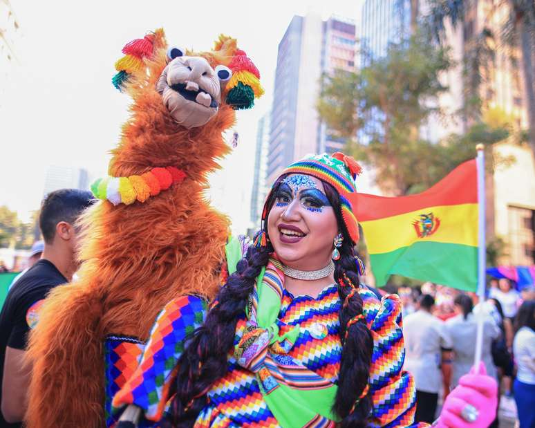 Drags bolivianas na Parada SP