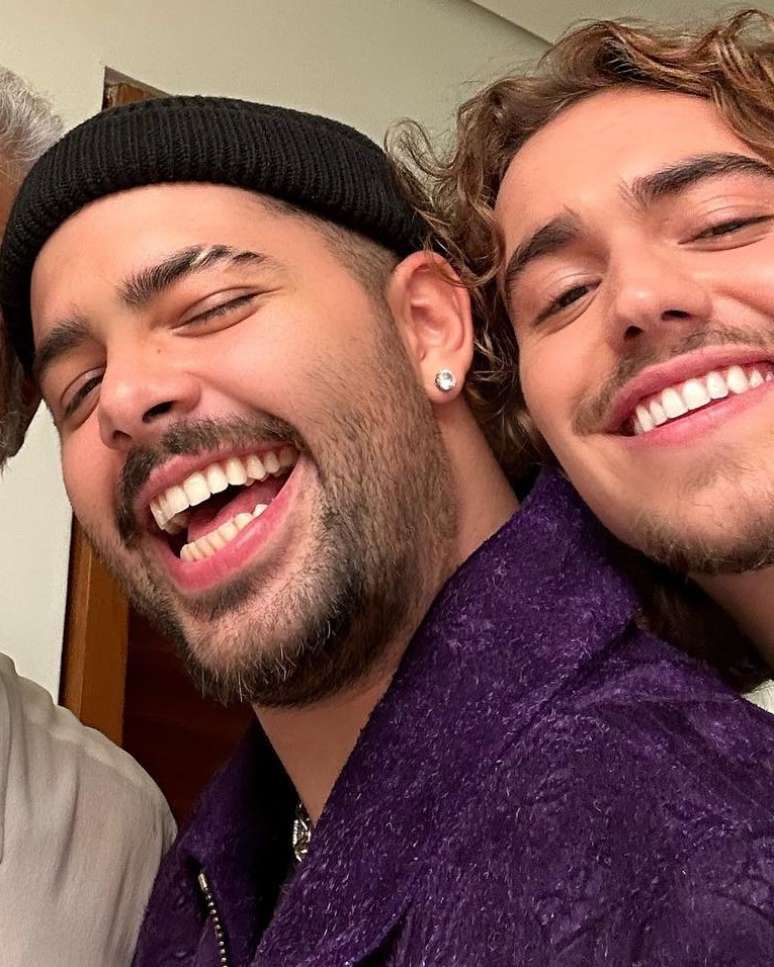 Primeira foto do casal aconteceu na festa de aniversário de Lulu Santos.