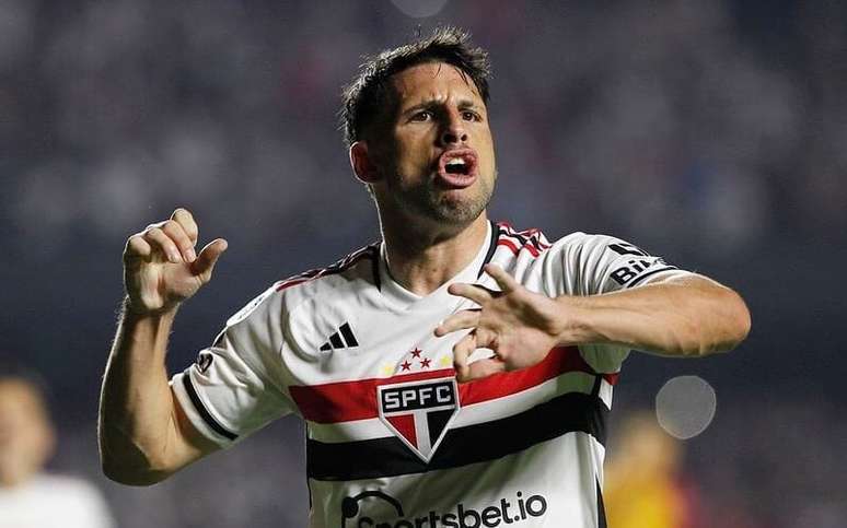 Calleri of Sao Paulo looks on during a match between Sao Paulo and