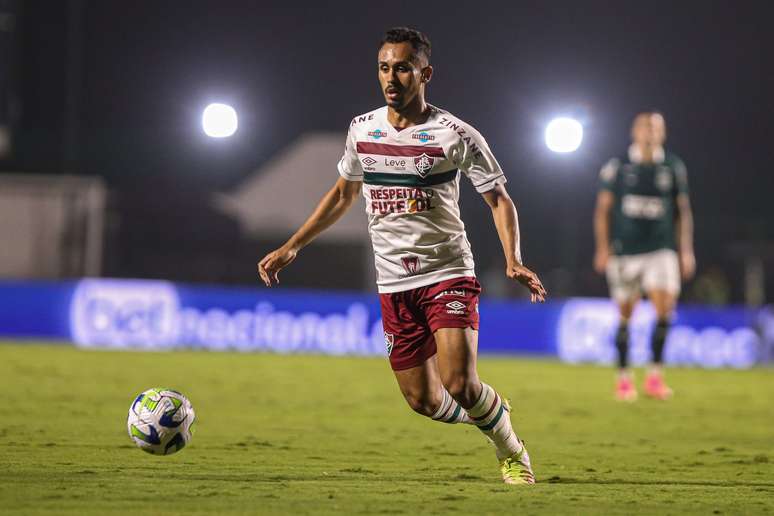 Lima comemorou seus 27 anos, com direito a golaço pelo Fluminense –