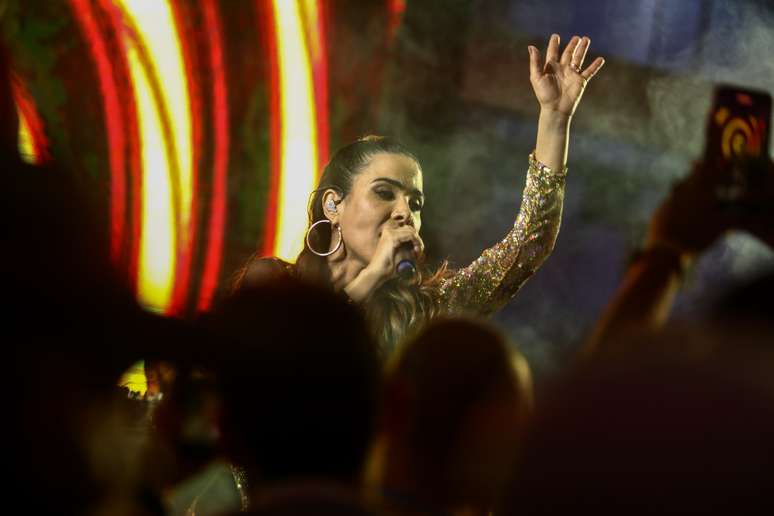 Wanessa Camargo se apresenta em camarote da Parada LGBT