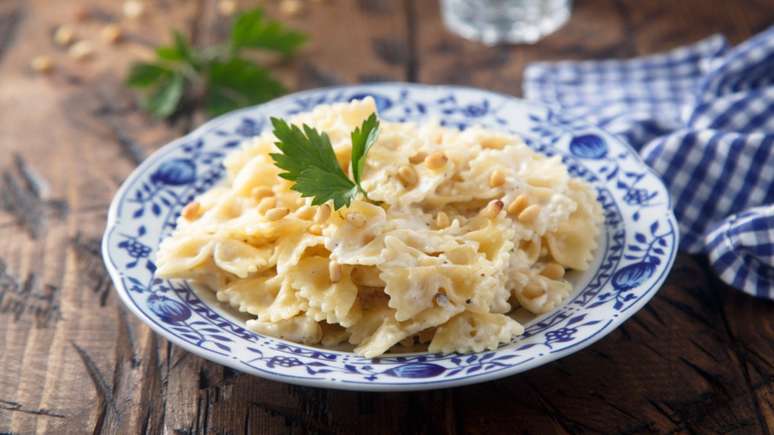 Macarrão ao molho branco prático