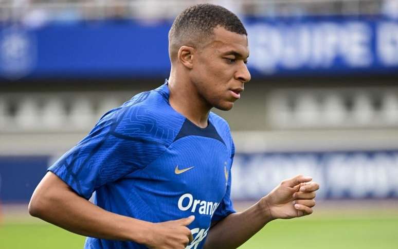 Mbappé vai cumprir o contrato e planeja fazer um documentário do