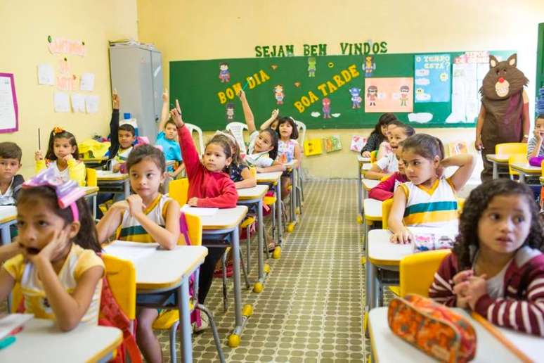 Crianças em sala de alfabetização em Granja, no Ceará