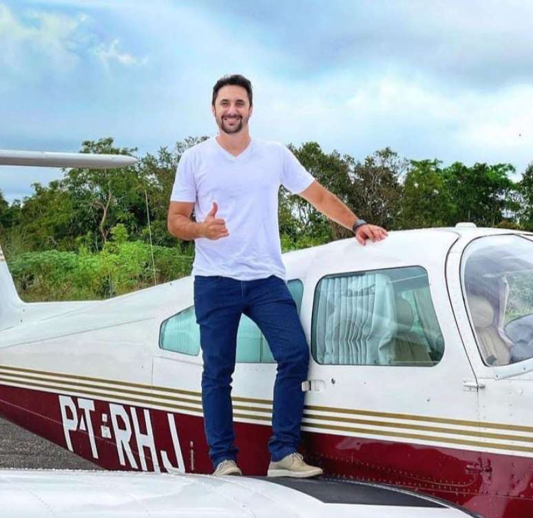 Minutos antes de avião cair, o piloto e advogado Arcedino Concesso pediu à torre de controle autorização para retornar para a pista após informar que a aeronave estava com a porta aberta.