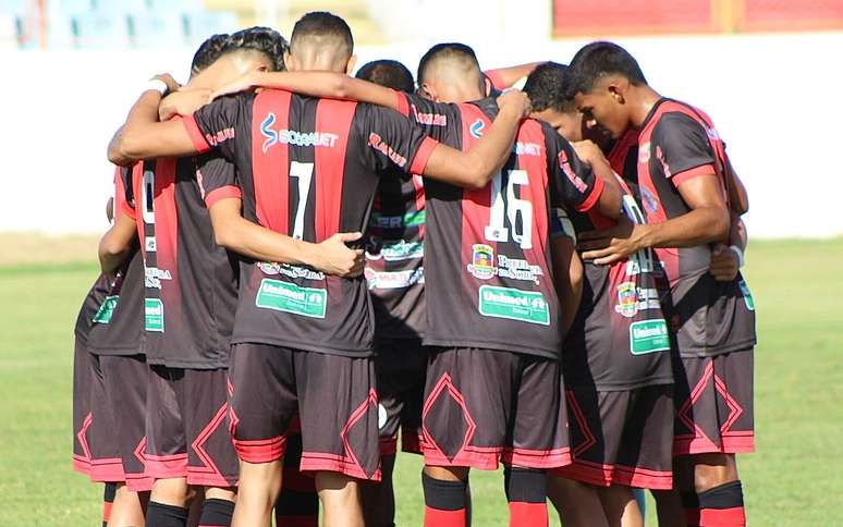 The financial chaos causes the traditional Northeast club to suspend its activities indefinitely;  understand!