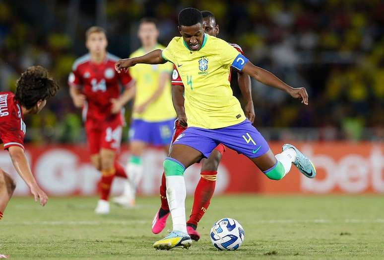 Robert Renan is called up, instead of Nino, for the friendlies in Brazil