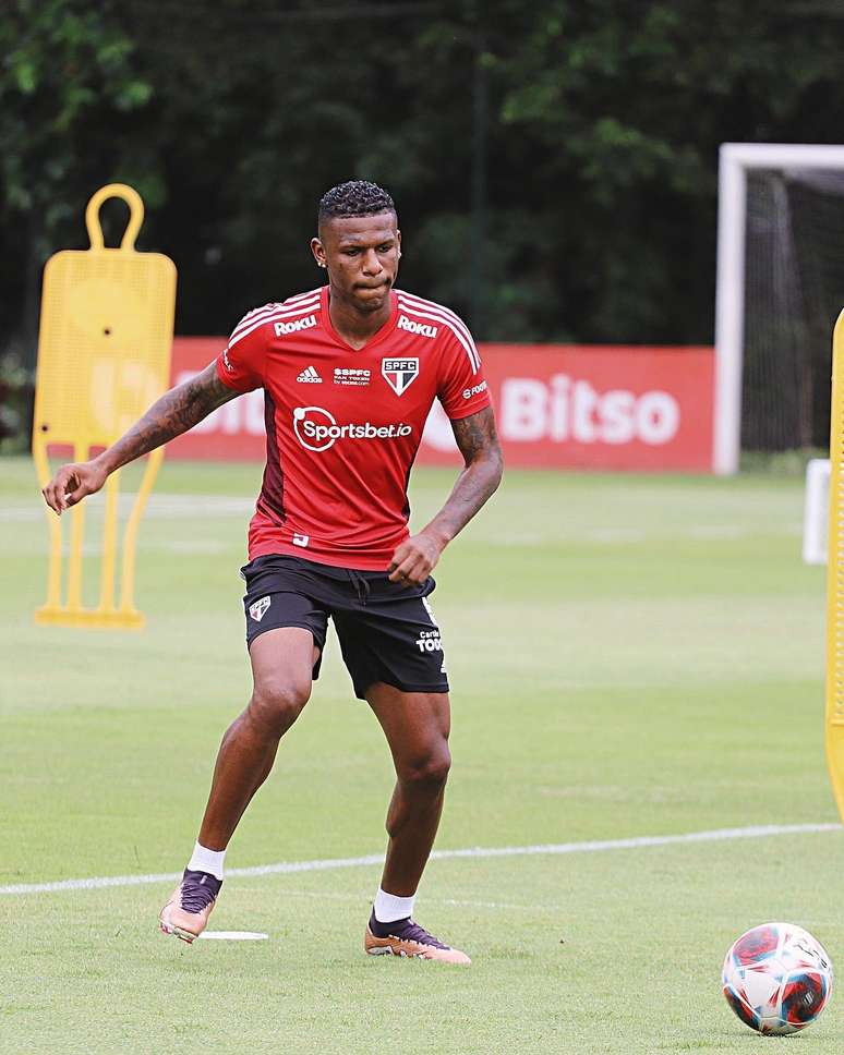 São Paulo blinda Arboleda após erros -