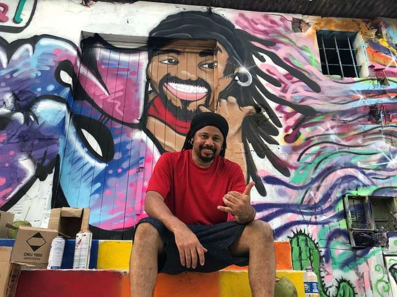 Marivaldo dos Santos, multi-instrumentista, compositor, produtor e performer de Salvador