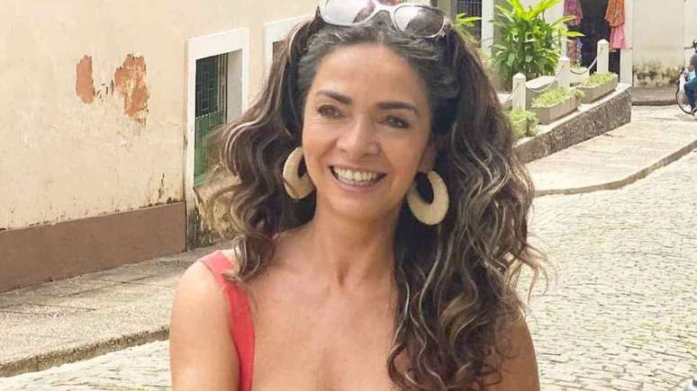Claudia Ohana opens her blouse and exposes her lingerie in a photo shoot