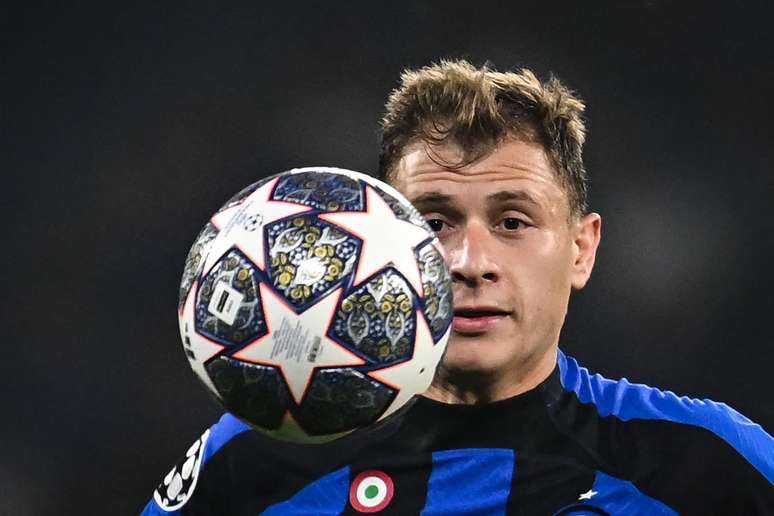 Nicolò Barella em ação com a camisa da Inter de Milão na final da Champions –