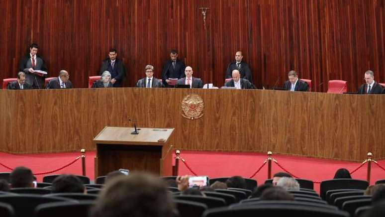 Das sete vagas titulares do TSE, três são ocupadas por ministros do STF: atualmente, estão lá Alexandre de Moraes, Cármen Lúcia e Kassio Nunes