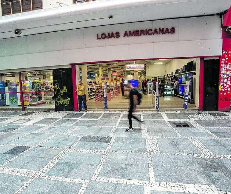 Fachada de Lojas Americanas na região central de São Paulo; companhia divulgou informações sobre irregularidades.