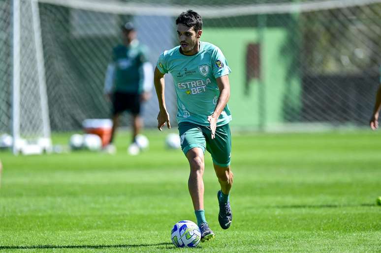 São Paulo: Lucas treina entre os titulares e deve jogar contra Corinthians