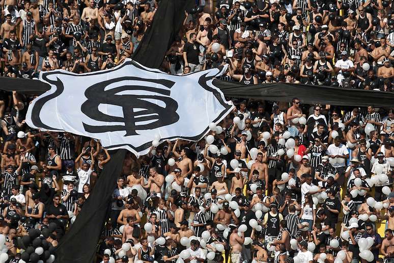 Corinthians é punido por cantos homofóbicos e vai jogar sem torcida