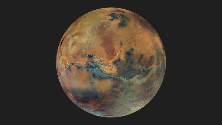 Neste mosaico, Marte aparece com cores e contraste aprimorado