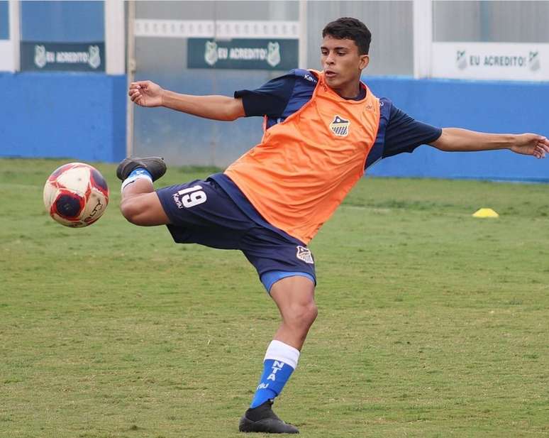 Matheus Henrique no &Aacute;gua Santa 