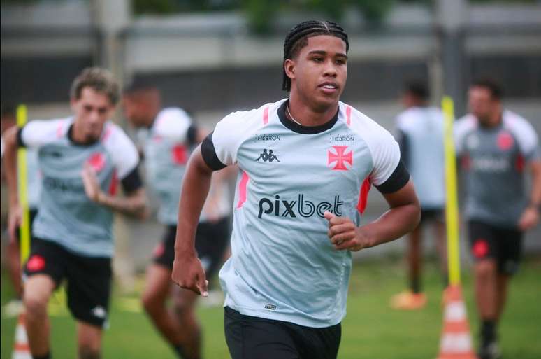 Without rest, Andrey recovers, trains with a group and can replace Jair