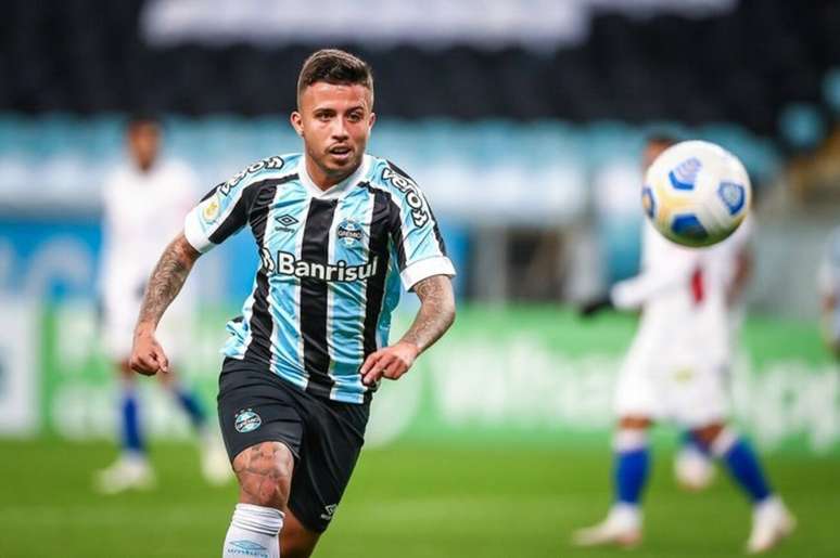 Matheus Henrique defendendo o Grêmio 