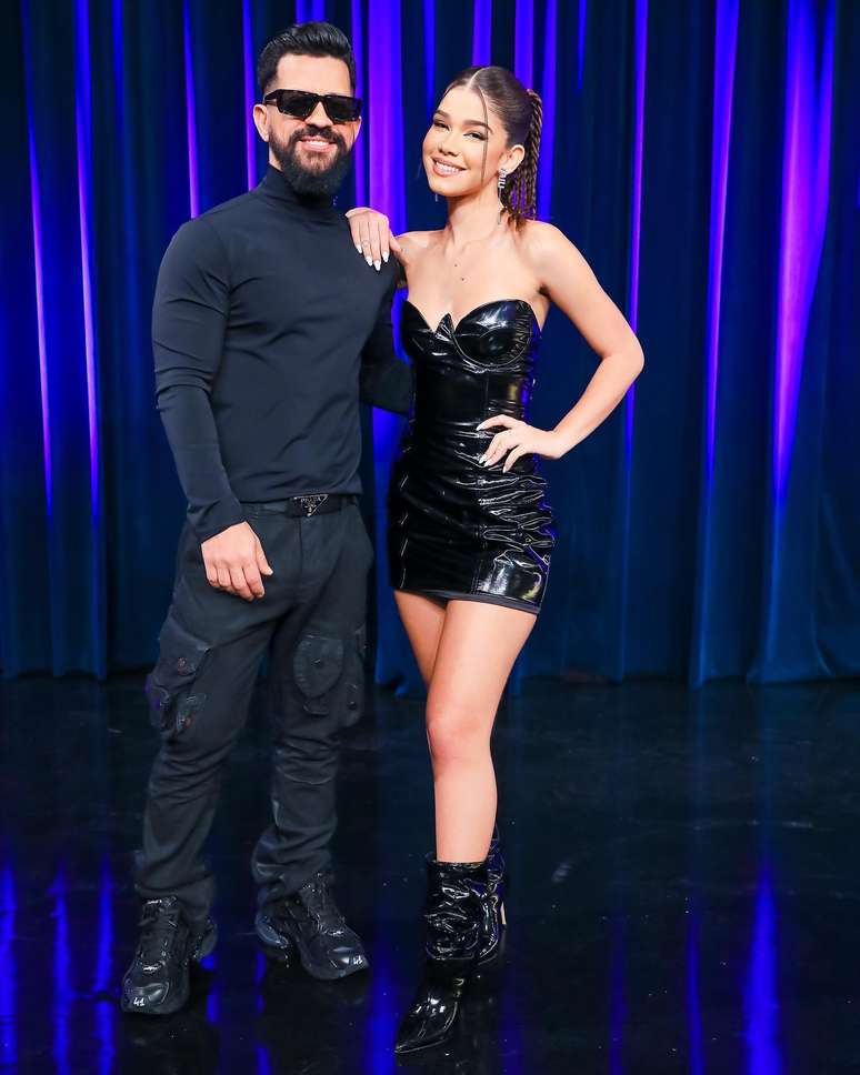 T&iacute;lia e seu pai, Dennis DJ, hitmaker