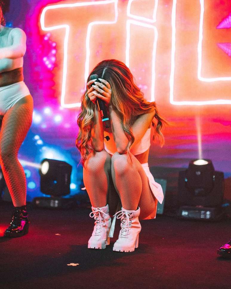 T&iacute;lia, cantora