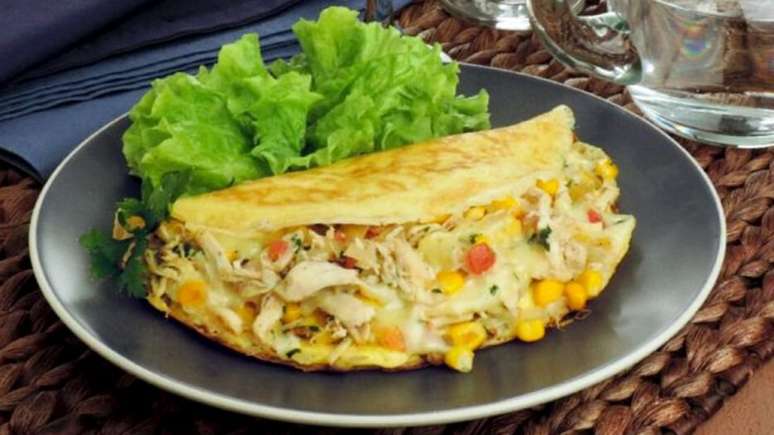 Crepioca com recheio de frango e milho