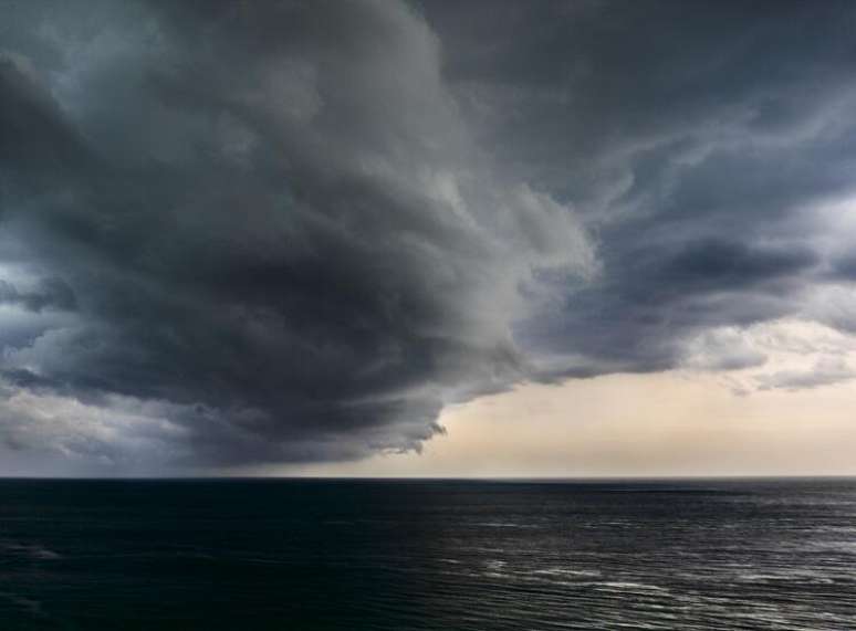 Chuva forte de ciclone extratropical no litoral do RS e de SC (Foto: Getty Imagens)