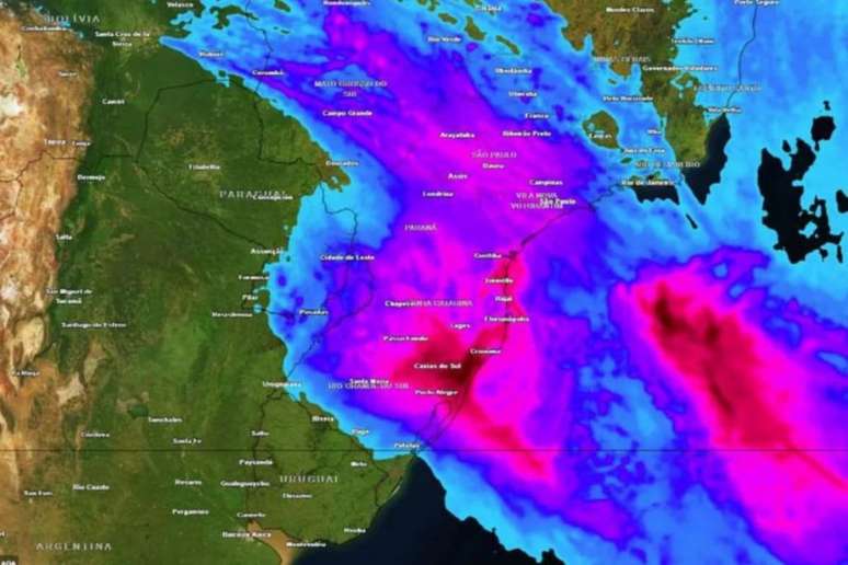 Regiões em vermelho escuro são as mais afetadas pelas chuvas provocadas em razão da passagem de um ciclone extratropical ao longo da costa do RS Crédito