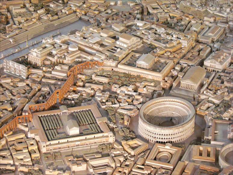 Na foto, maquete da Roma Antiga na época do imperador Constantino (306-337)