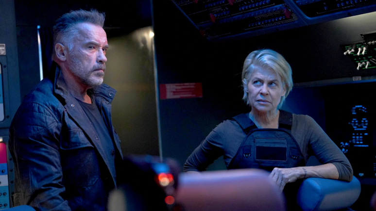 Arnold Schwarzenegger e Linda Hamilton em cena de O Exterminador do Futuro: Destino Sombrio (2019).