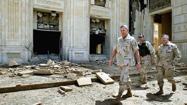 Militares americanos estabeleceram bases em palácios de Saddam