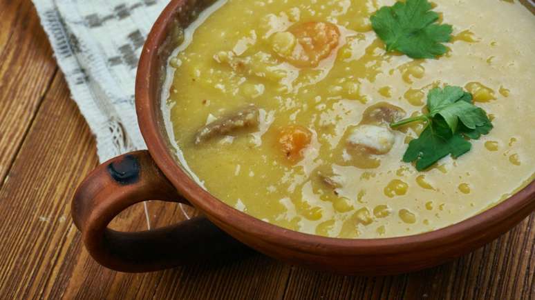 Sopa de ervilha tradicional