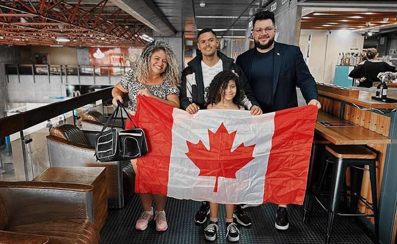 Família mentorada pela Cebrusa embarcando para o Canadá 