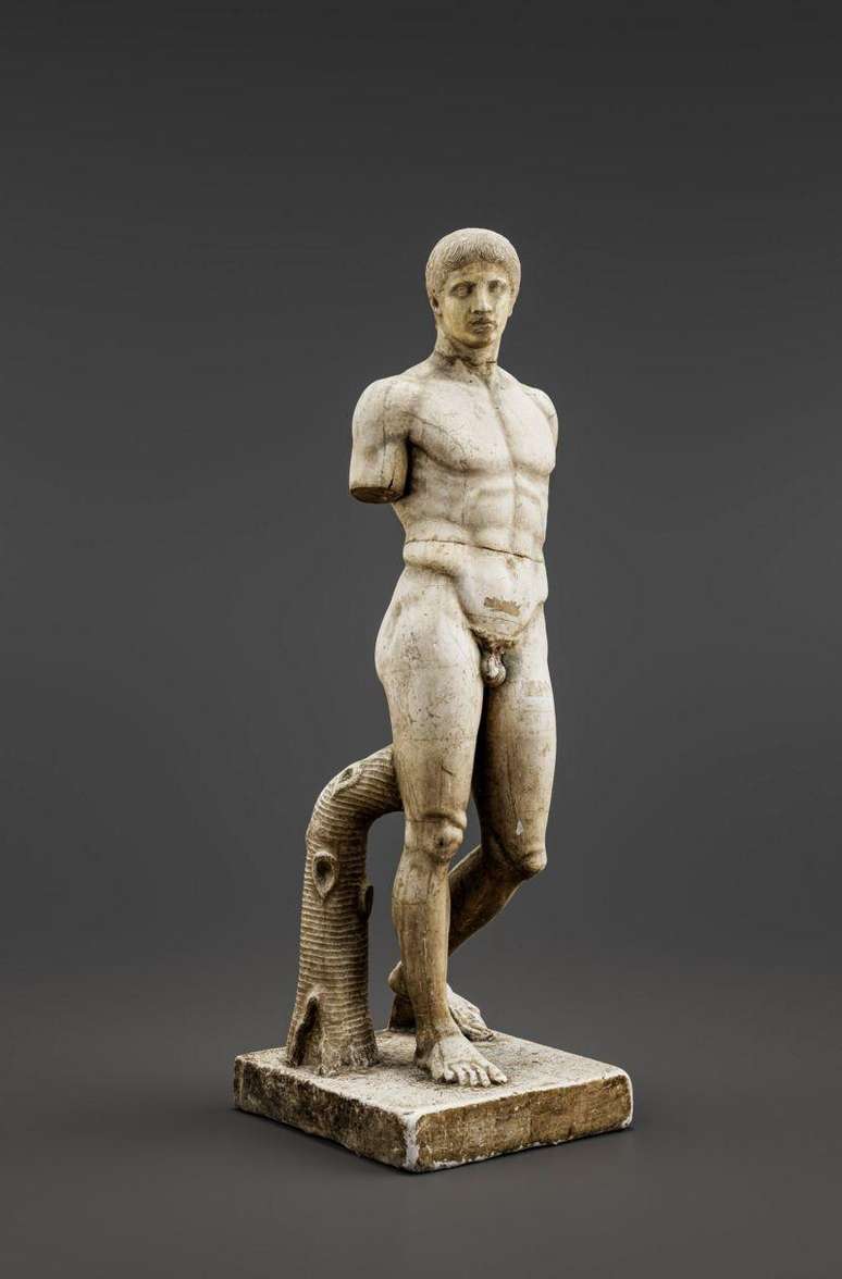 Doryphoros, de Policleto, tamb&eacute;m &eacute; conhecido como Canon. Acredita-se que Policleto baseou seu c&acirc;none de propor&ccedil;&otilde;es no trabalho que fez para esta est&aacute;tua de bronze, da qual apenas restam reprodu&ccedil;&otilde;es